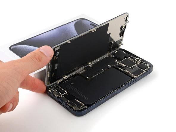 iPhone 15 Display Replacement Cost in India – All Models Price List (2025) | MENDING.in
